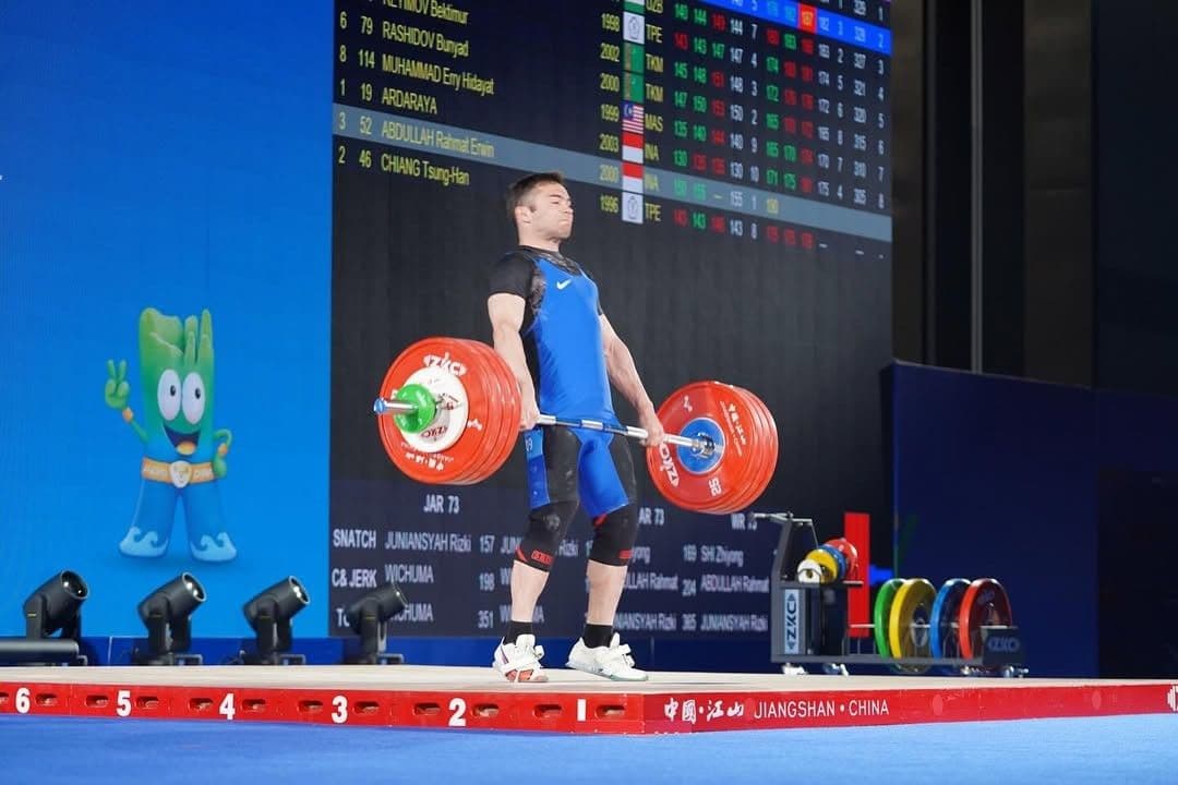 Штангист Петр Хребтов завоевал бронзу на чемпионате Азии