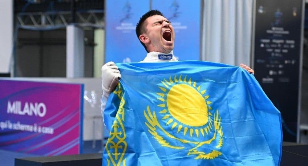 Казахстанский шпажист Курбанов пополнил коллекцию медалей в Боготе