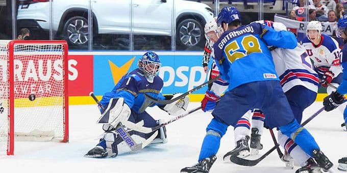 Казахстанские хоккеисты потерпели пятое поражение кряду