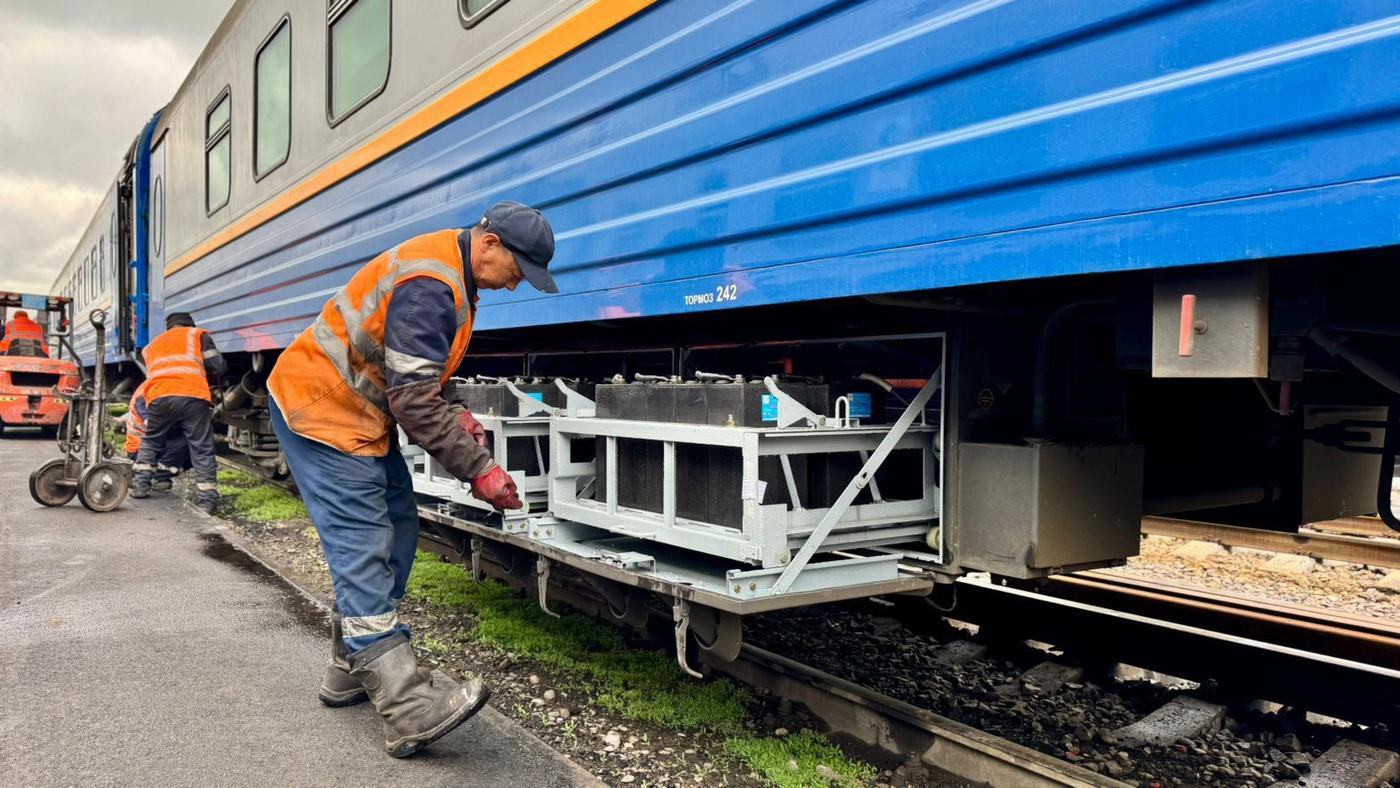 Пассажирские поезда в Казахстане начали готовить к летнему сезону