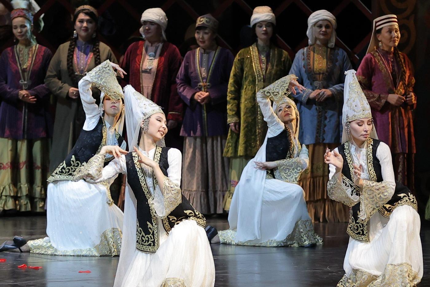 В День единства столичный театр представит оперу «Абай»