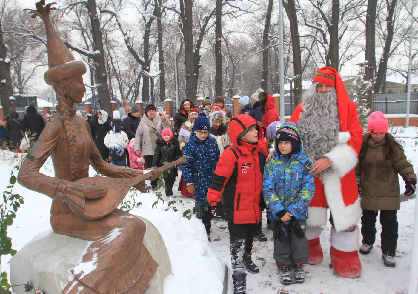 Парк сказаний народов Казахстана открылся в Алматы