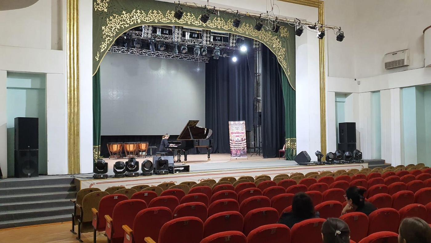 Весенние мелодии