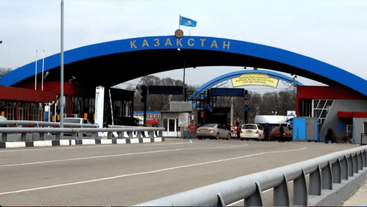 Тонны зараженной черешни пытались ввезти в Казахстан из Кыргызстана