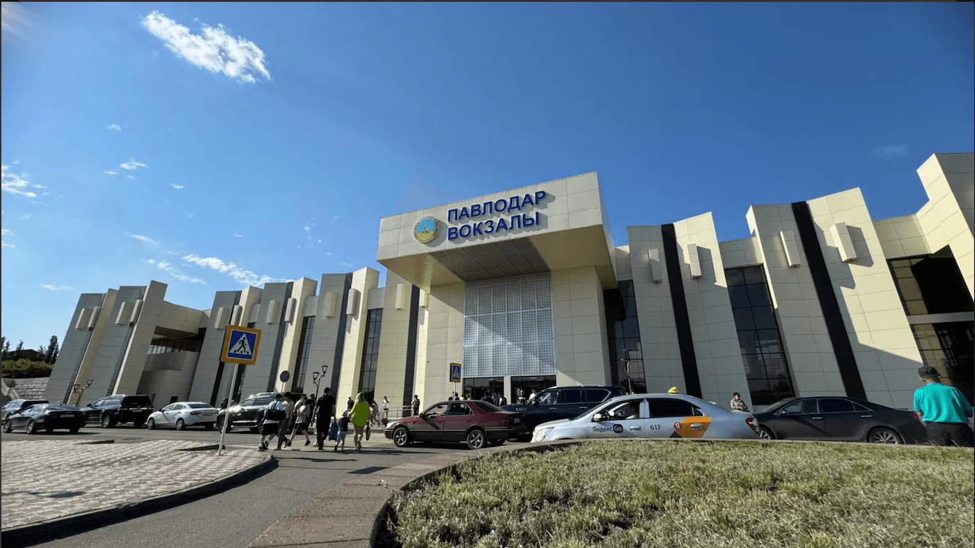 Завершилась реконструкция железнодорожных вокзалов в двух городах Казахстана