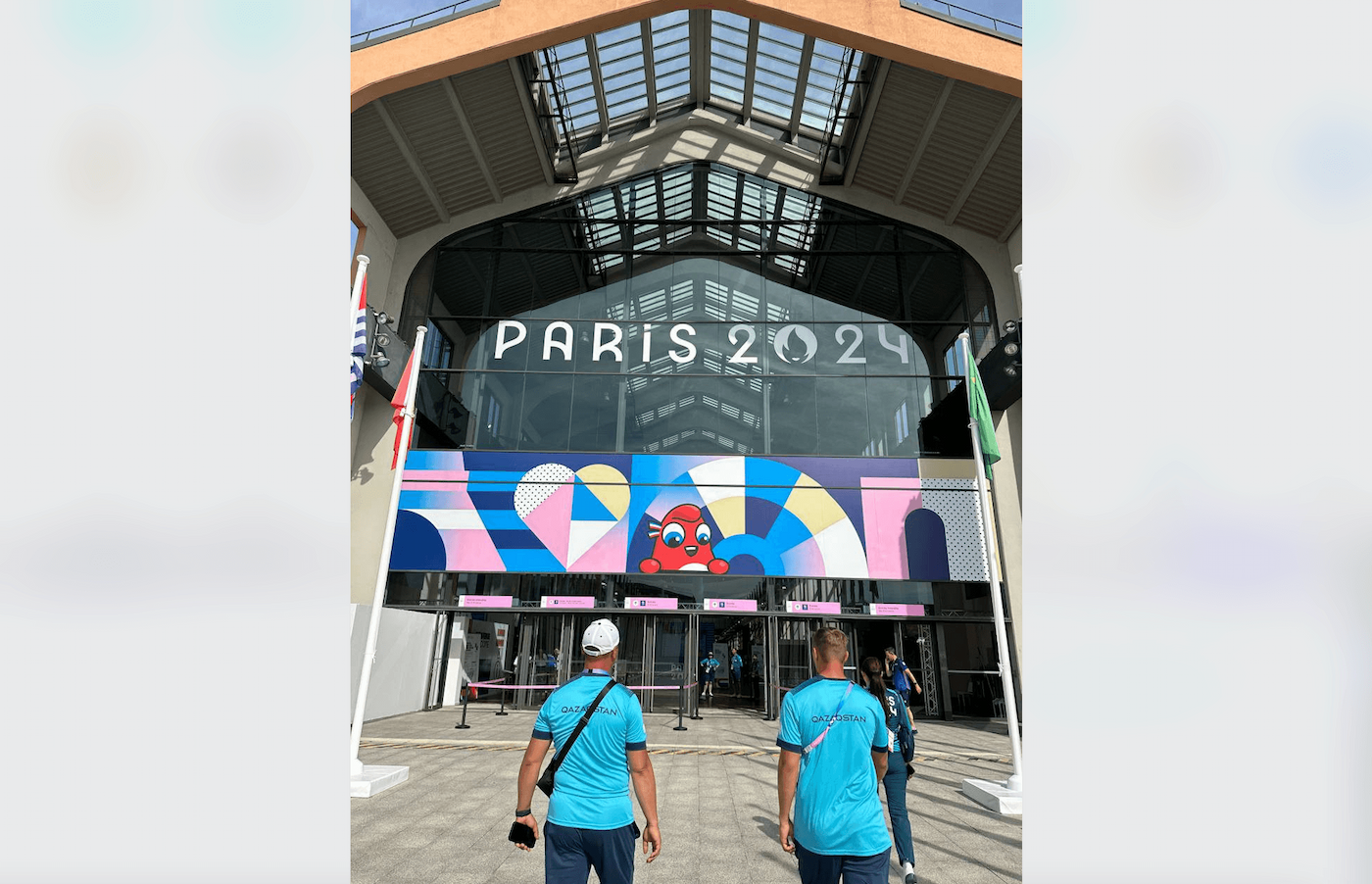Казахстанский стрелок из лука показал Олимпийскую деревню в Париже
