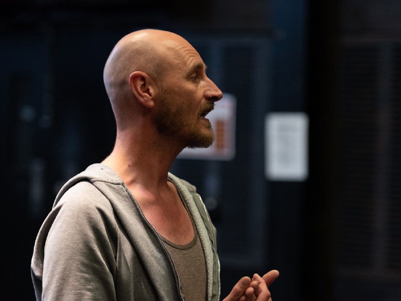 У него счастливая душа, но грустный разум