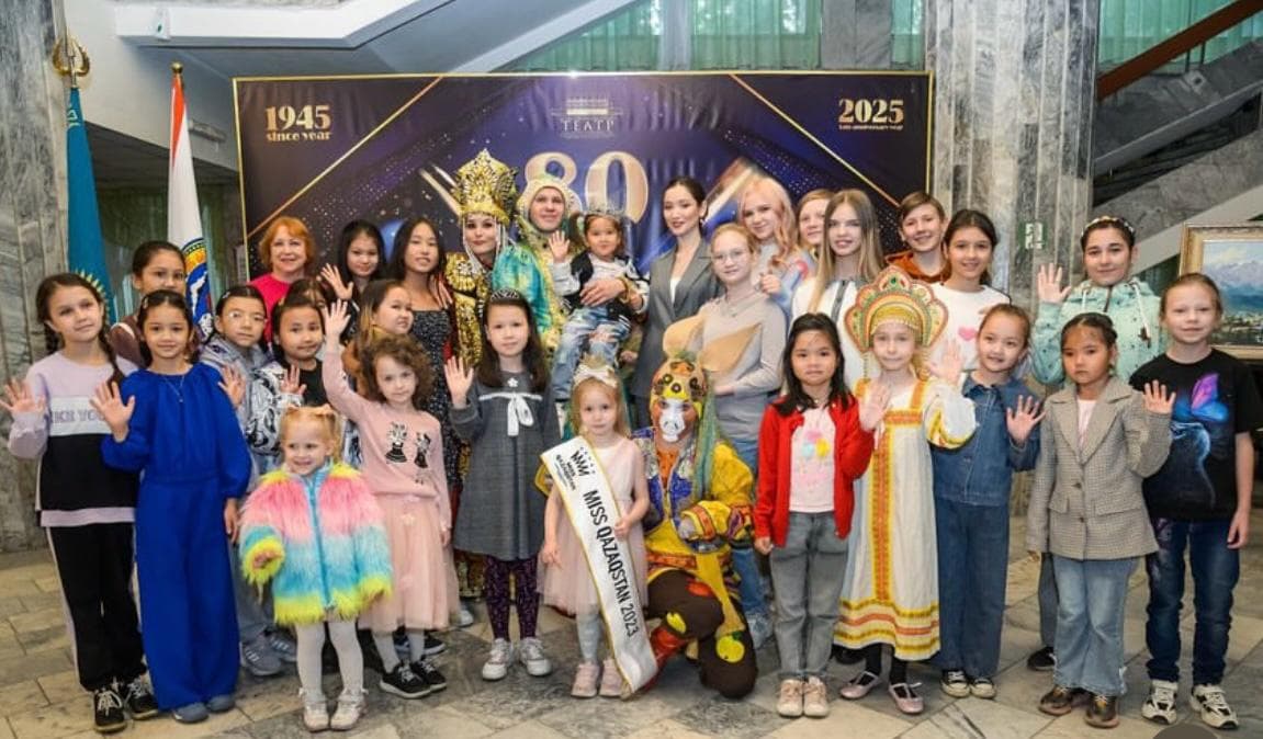 Мисс Казахстан открыла выставку работ юных художников и фестиваль детских спектаклей «Ура! Каникулы! Театр!»
