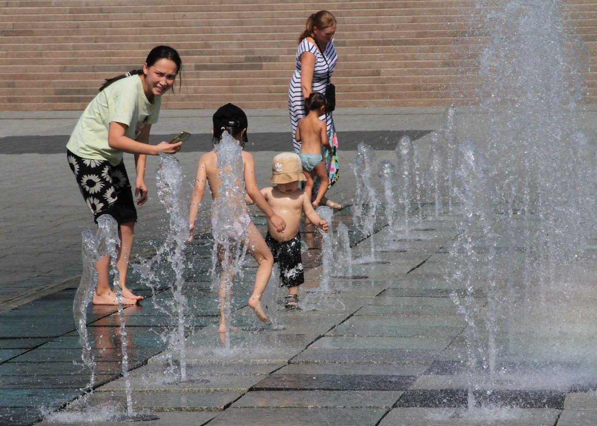 Погода готовит удар: как люди дарят друг другу прохладу и надежду