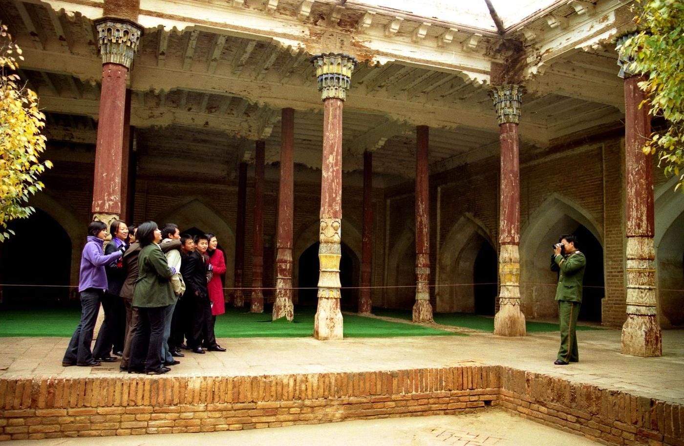 Святые могилы и грешные мысли