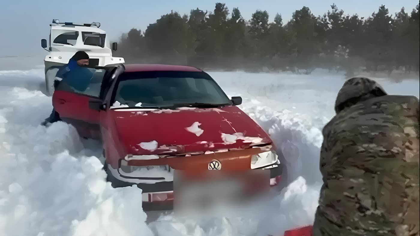 В Костанайской области из-за непогоды в снежном капкане оказались несколько автомобилей