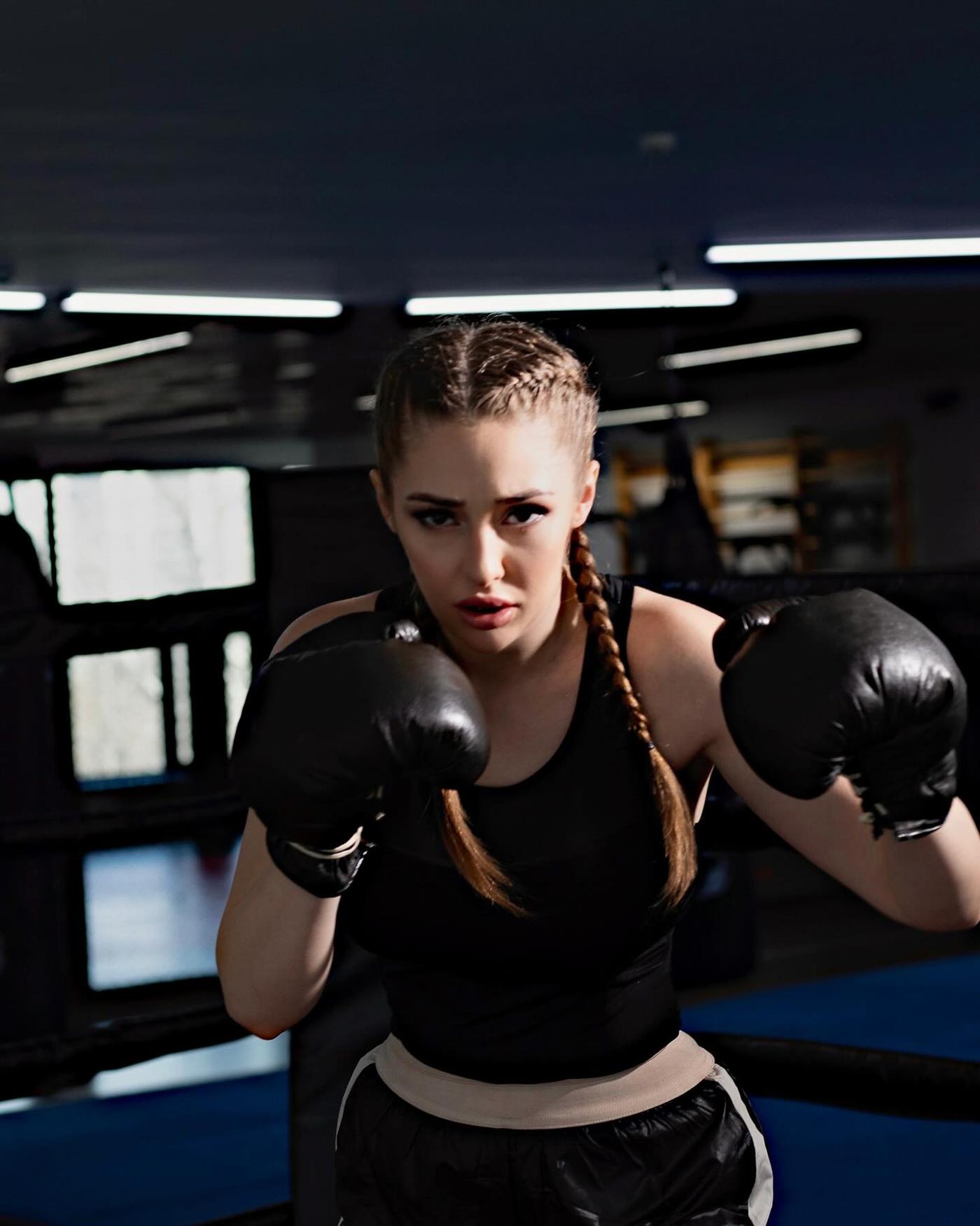 Ангелина Лукас одержала 17-ю победу на профи-ринге