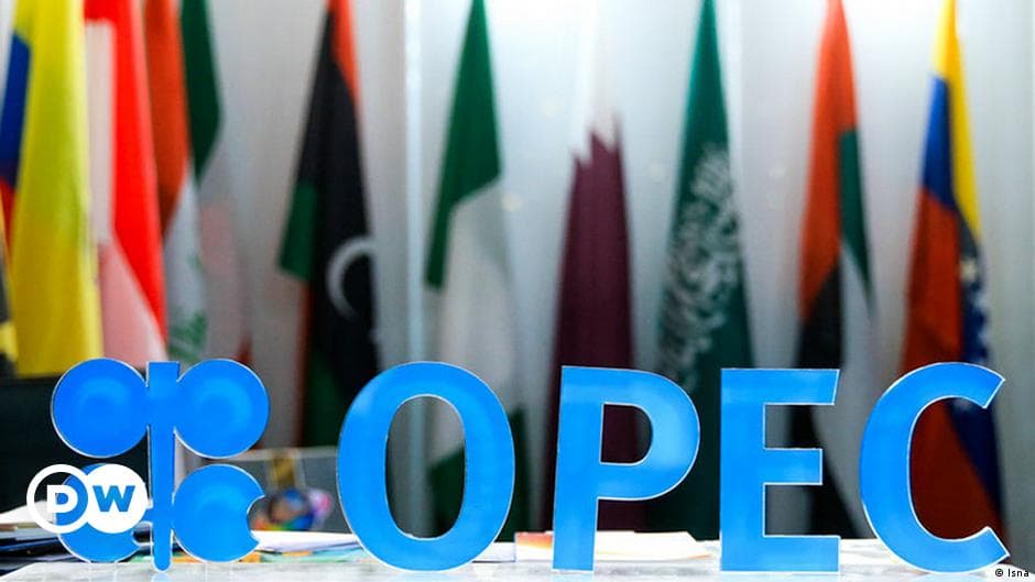 Страны ОПЕК+ до конца 2025 года будут сокращать добычу нефти