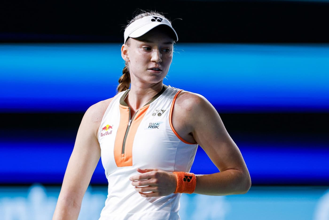 Рыбакина с победы начала итоговый турнир года в Саудовской Аравии 