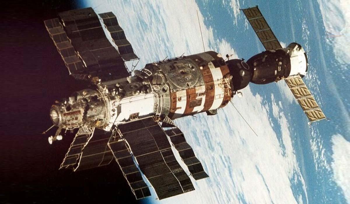 55 лет со дня вывода на орбиту первой в мире орбитальной станции «Салют-1»
