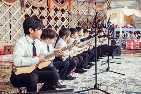 Под  волшебные звуки  кюев