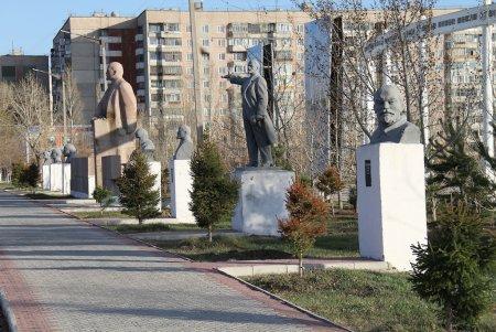 Живее всех живых