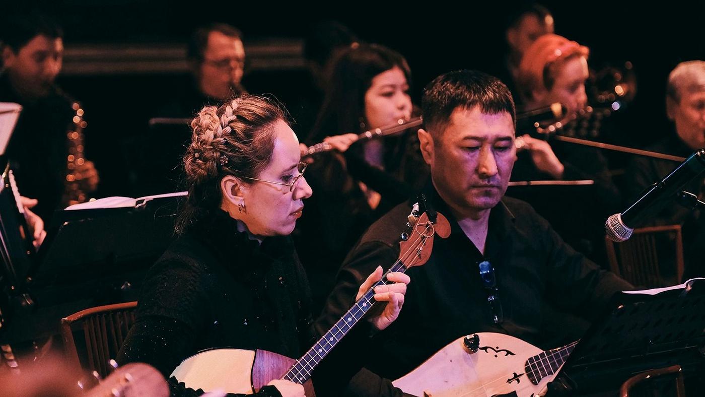 Японские мелодии звучат на домбре