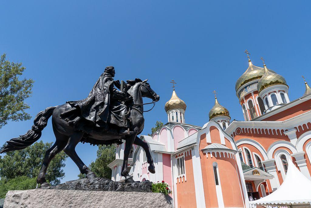 Святой князь Невский — символ единения народов