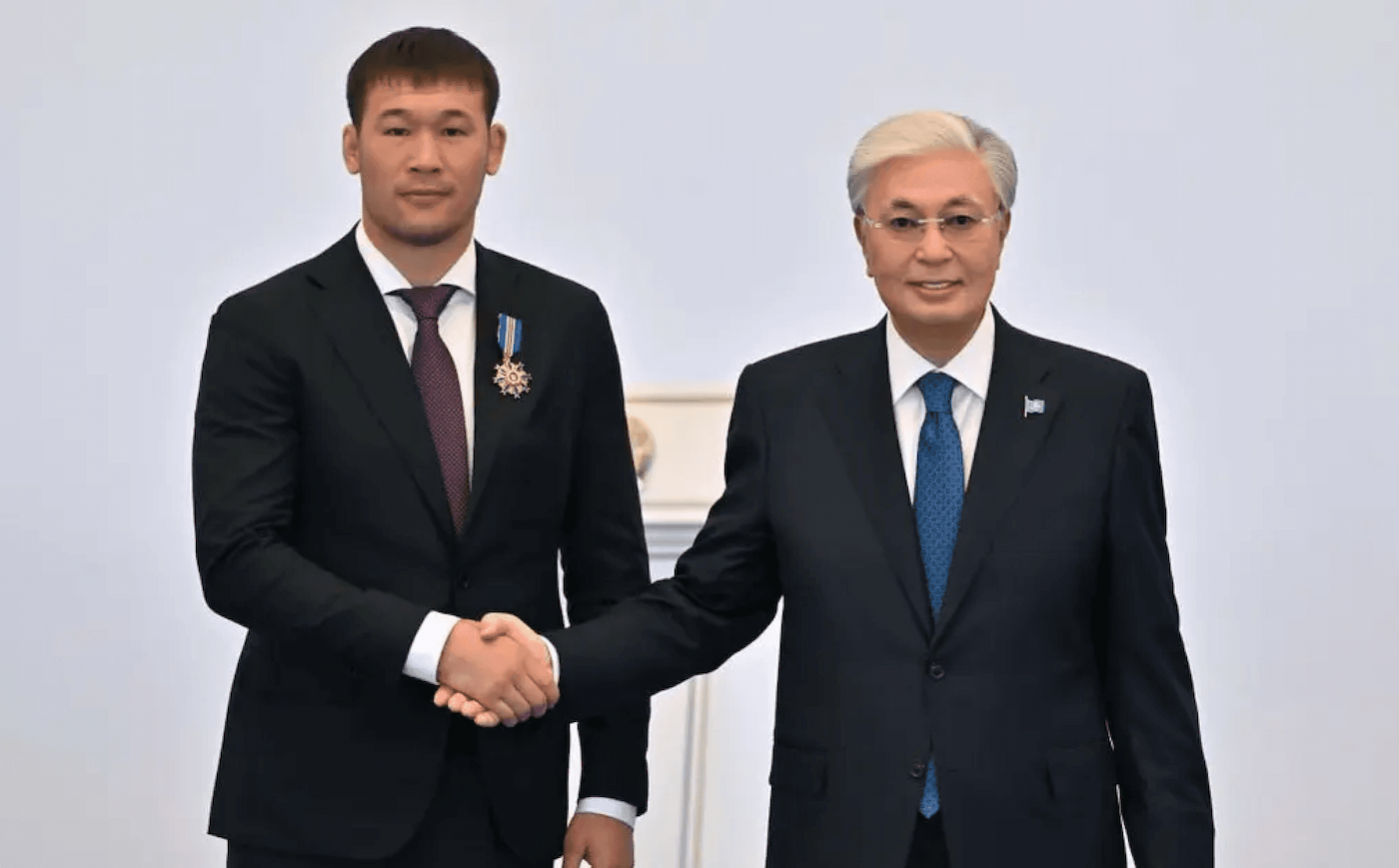 Токаев наградил Рахмонова