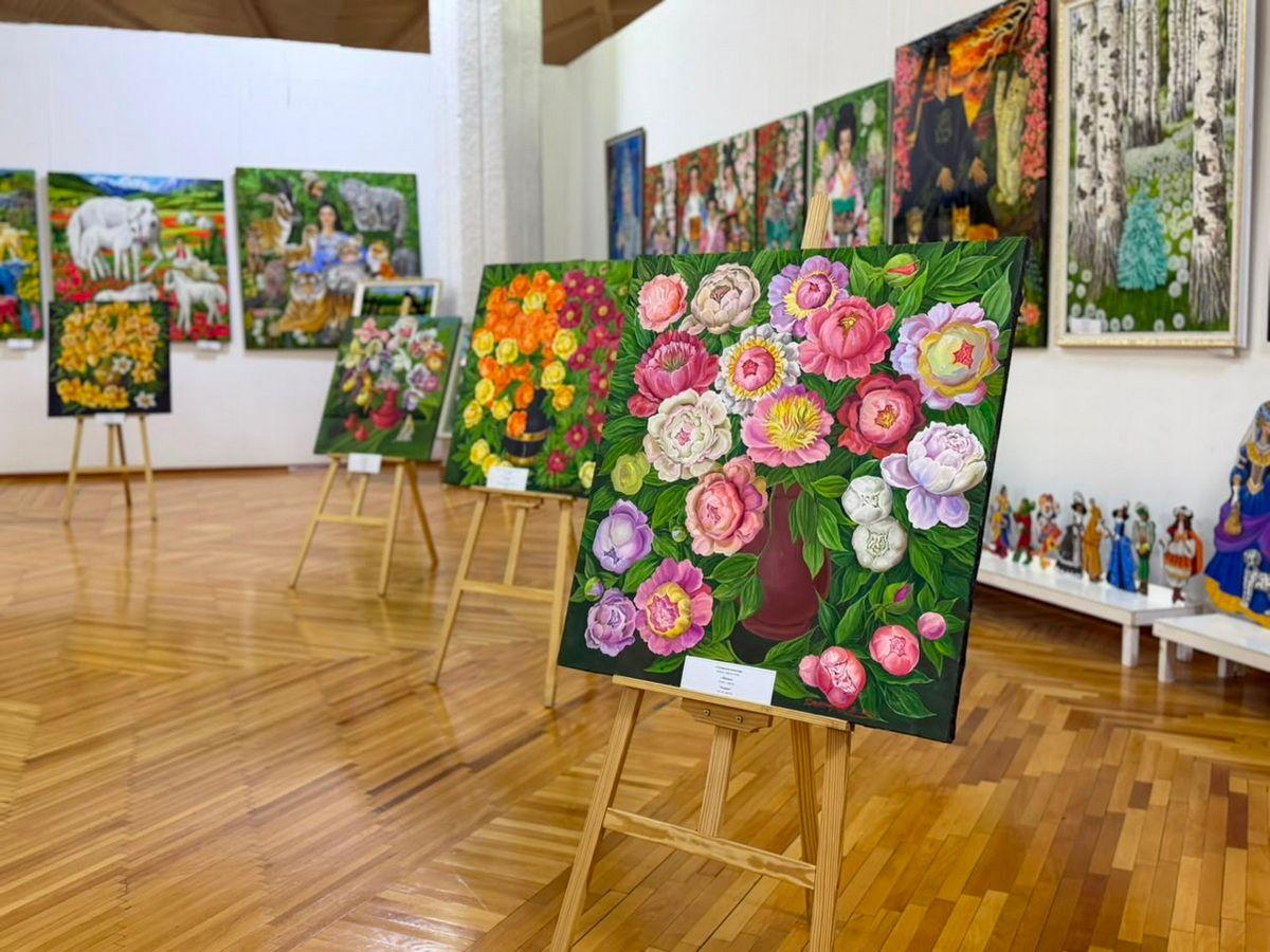 Прекрасный мир цветов и кукол