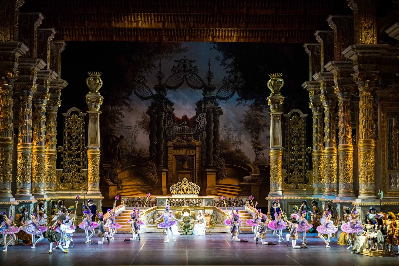 Театральные мотивы