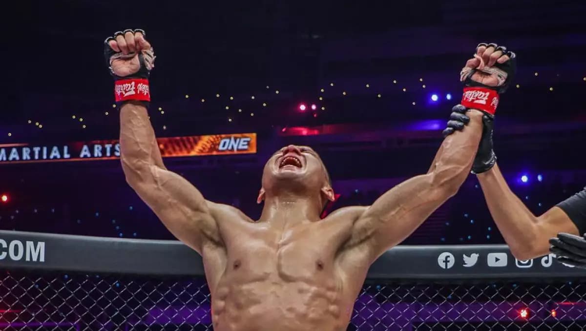 Победой и поражением казахстанских бойцов завершился турнир ACA 198